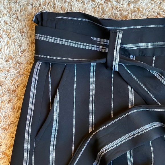 NWOT Cropped wide leg trousers with paper bag waist - Picture 5 of 10